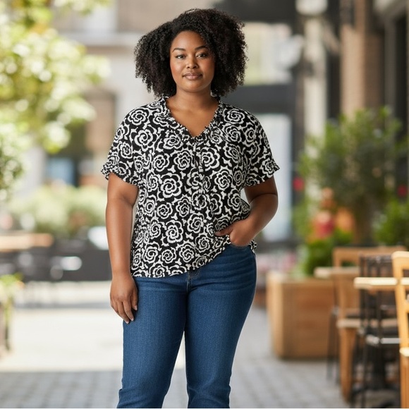 Old Navy Black and White Floral Blouse, puff shirt sleeve, flowy bottom, Sz XXL - Picture 7 of 9
